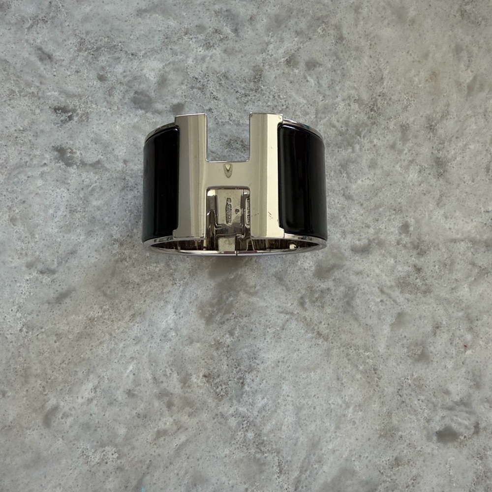 Hermes La Maison Black Enamel and Palladium 'H' Cuff Bracelet - Picture 5 of 14
